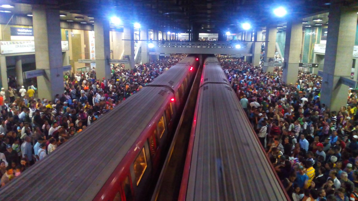 Tren con fallas genera fuerte retraso en la Línea 1 del Metro de Caracas este viernes #14Dic