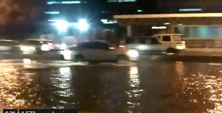 Calles de Caracas inundadas tras fuerte lluvia de este #4Oct (Videos)