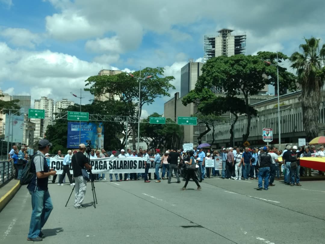 Trabajadores Corpoelec y Cantv protestan en la avenida Libertador #3Oct