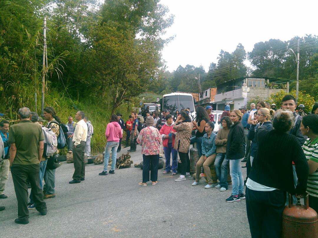 Merideños trancan las calles protestando por falta de gas doméstico #29Oct
