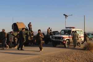 Ataque suicida deja nueve muertos en mezquita de una base del ejército afgano