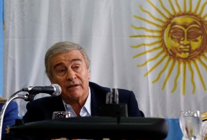 La Armada Argentina confirma que el submarino se partió en varias partes