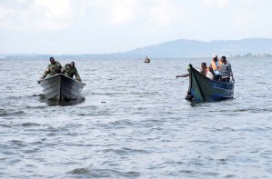 Al menos 30 muertos en naufragio de una embarcación de lujo en Lago Victoria (fotos)
