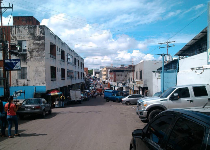 Comerciantes del mercado de San Félix bajaron las santamarías ante posible tiroteo