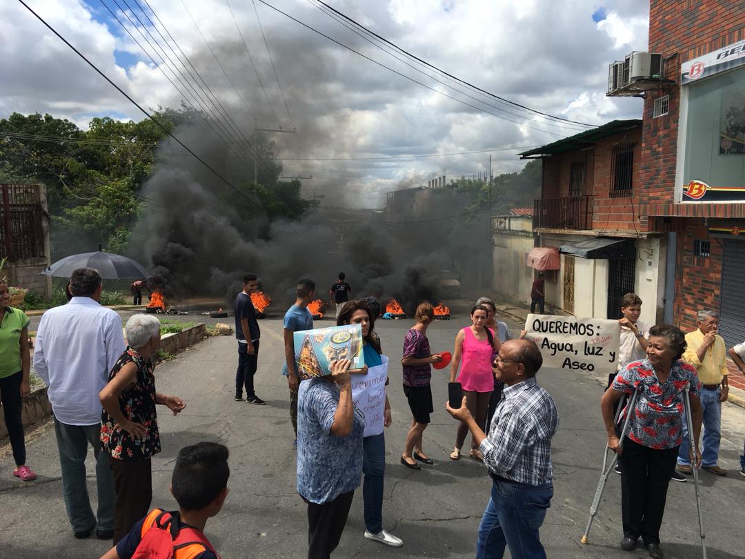 Protestaron en Valle de la Pascua por fallas en los servicios públicos (fotos y video)