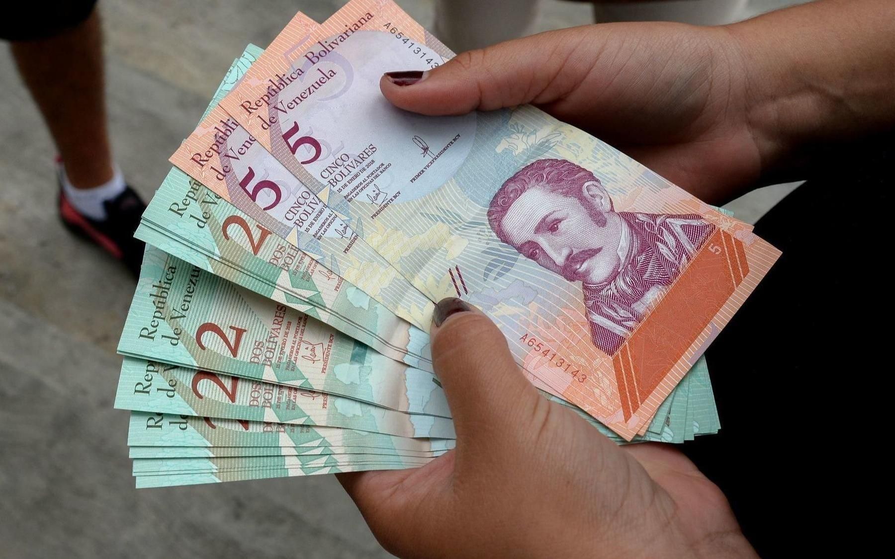 Liquidez monetaria en Venezuela creció 16.000% en un año
