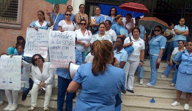 Enfermeras del Clínico Universitario pidieron a directiva recibir donativos de ONG internacional