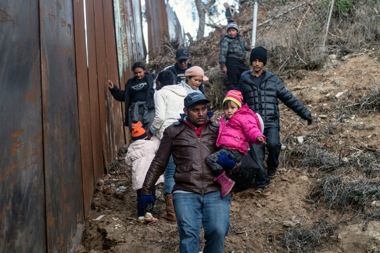 Gobierno de Trump fija nuevo estándar para inmigrantes que buscan asilo de Estados Unidos