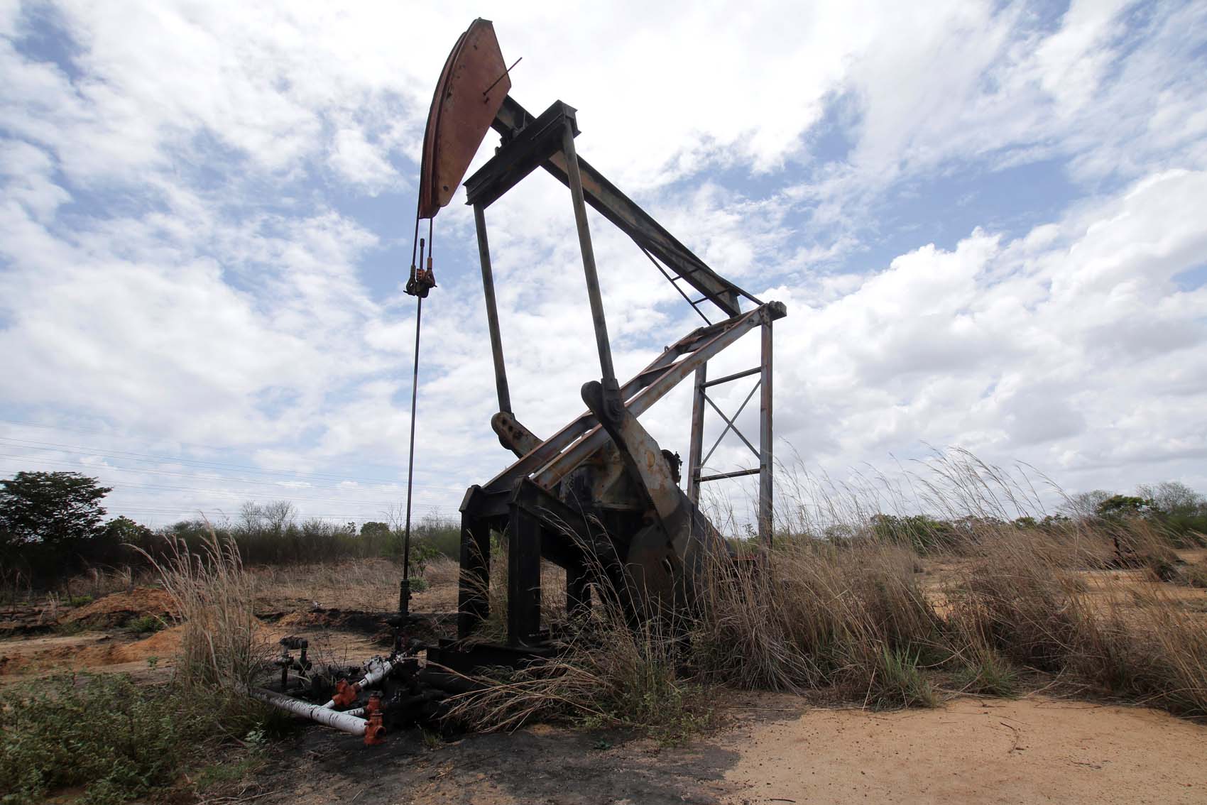 El petróleo sigue cayendo por ánimo negativo en el mercado