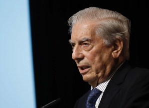 El escritor Mario Vargas Llosa vuelve a cargar con todo contra el régimen de Maduro