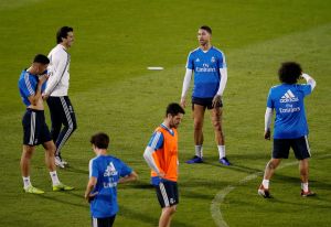 Real Madrid entrenó en Abu Dabi con preocupación por los lesionados