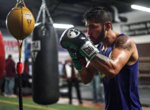 Boxeador criollo Jorge Linares se enfrentará a Pablo César Cano en enero