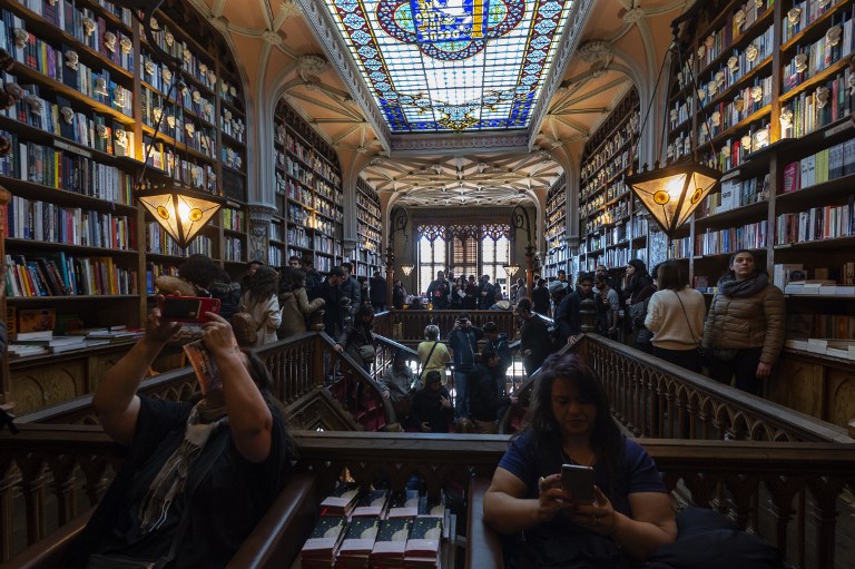 Con la ayuda de Harry Potter se salva la librería centenaria Lello en Portugal