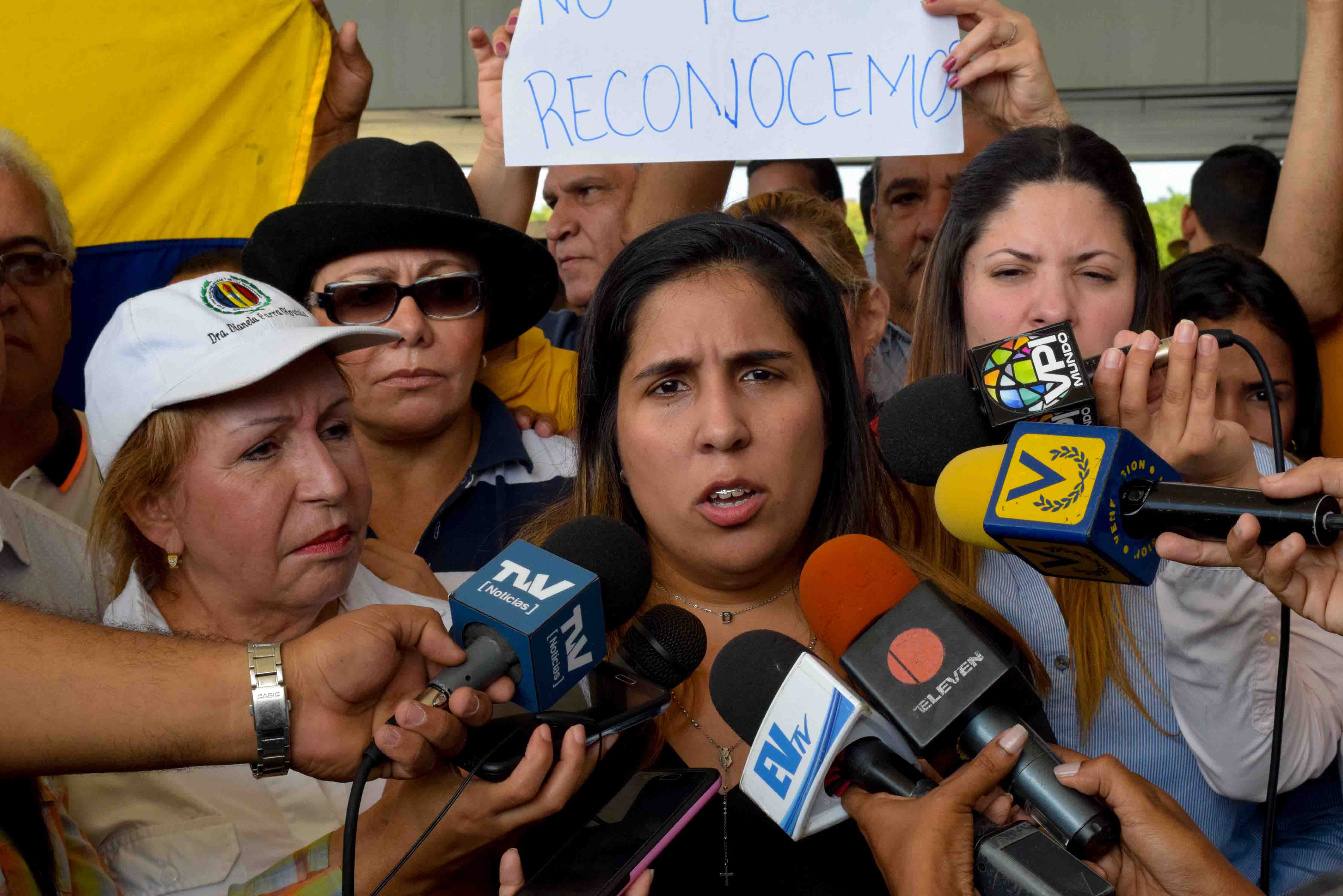 Desiree Barboza: Es momento de que la Fuerza Armada  defienda a Venezuela y no al usurpador