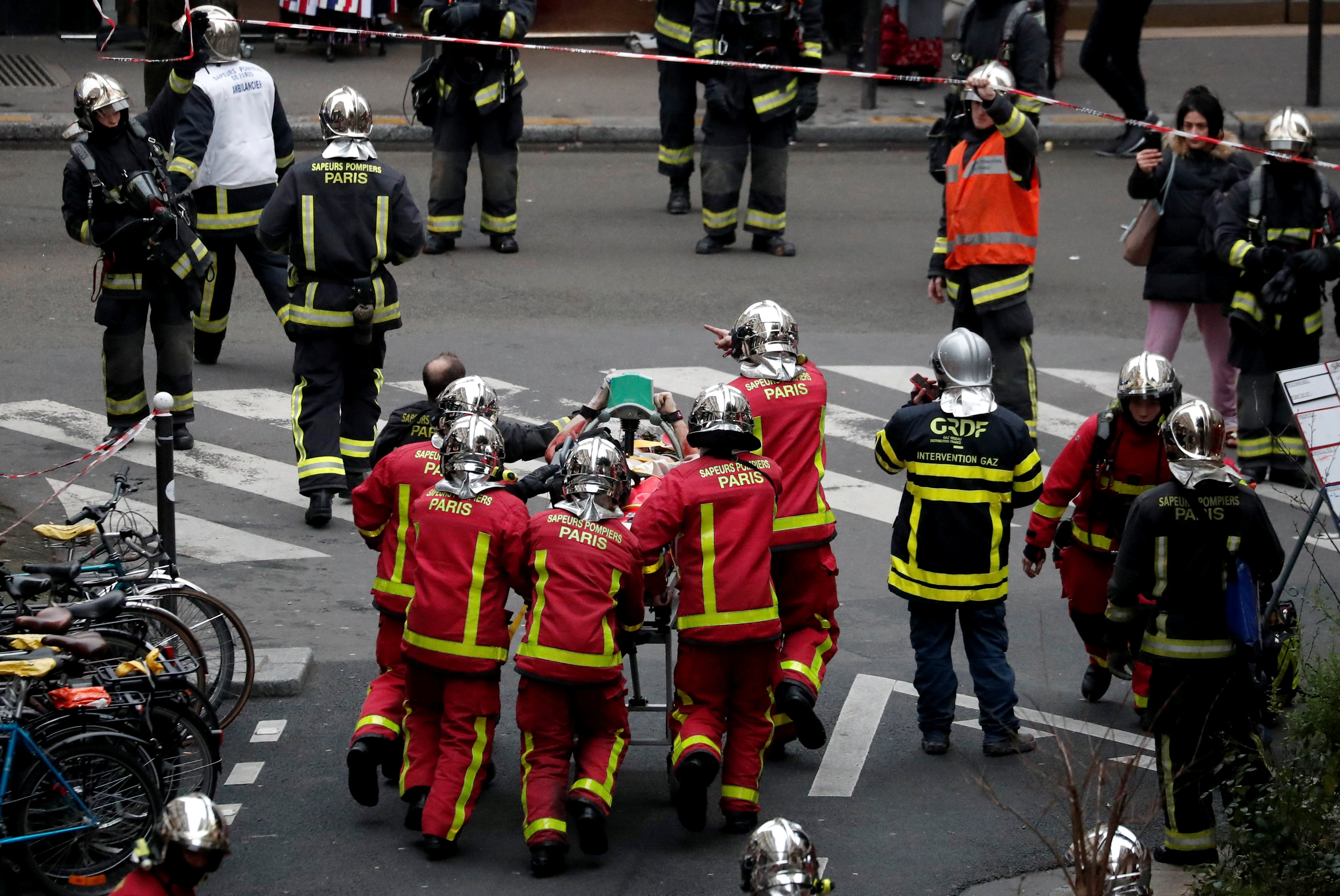 Sube a cuatro el número de muertos en explosión por fuga de gas en París