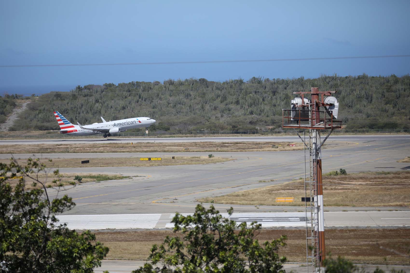 American Airlines suspende sus vuelos hacia Venezuela