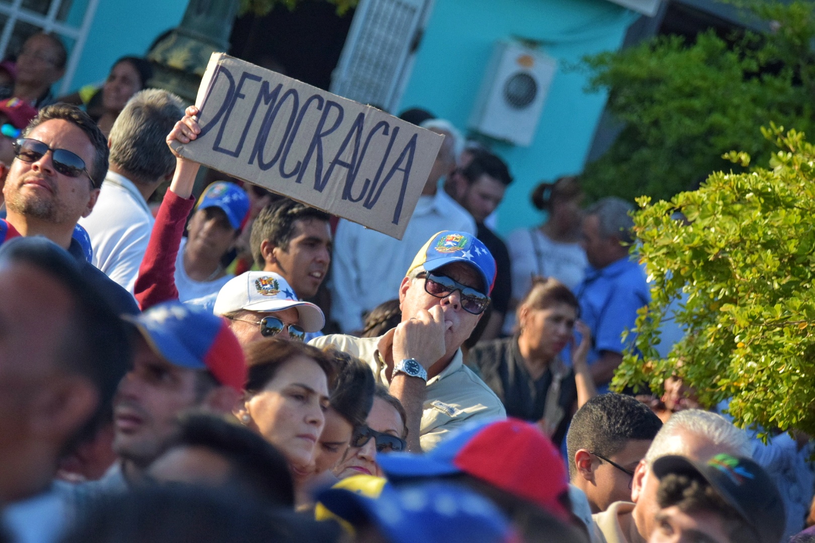 México y Uruguay abogan por una solución pacífica a la crisis en Venezuela (Comunicado)