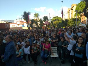 Ciudadanos se concentran en El Paraíso para participar en Cabildo Abierto con diputados (Video)