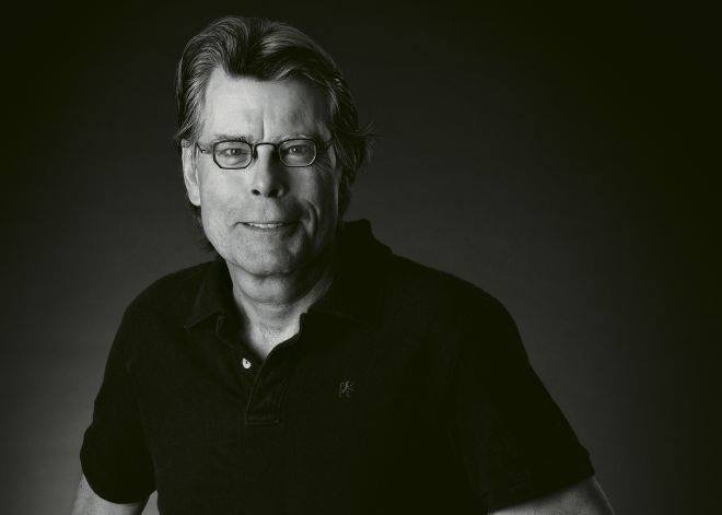 Stephen King salva vía Twitter la sección literaria de un periódico local de EEUU