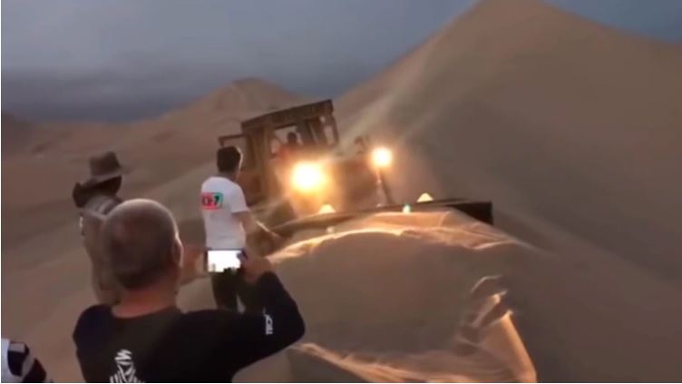 Su camión se volcó y pasaron la noche en el desierto: La aventura del Rally Dakar en su máxima expresión