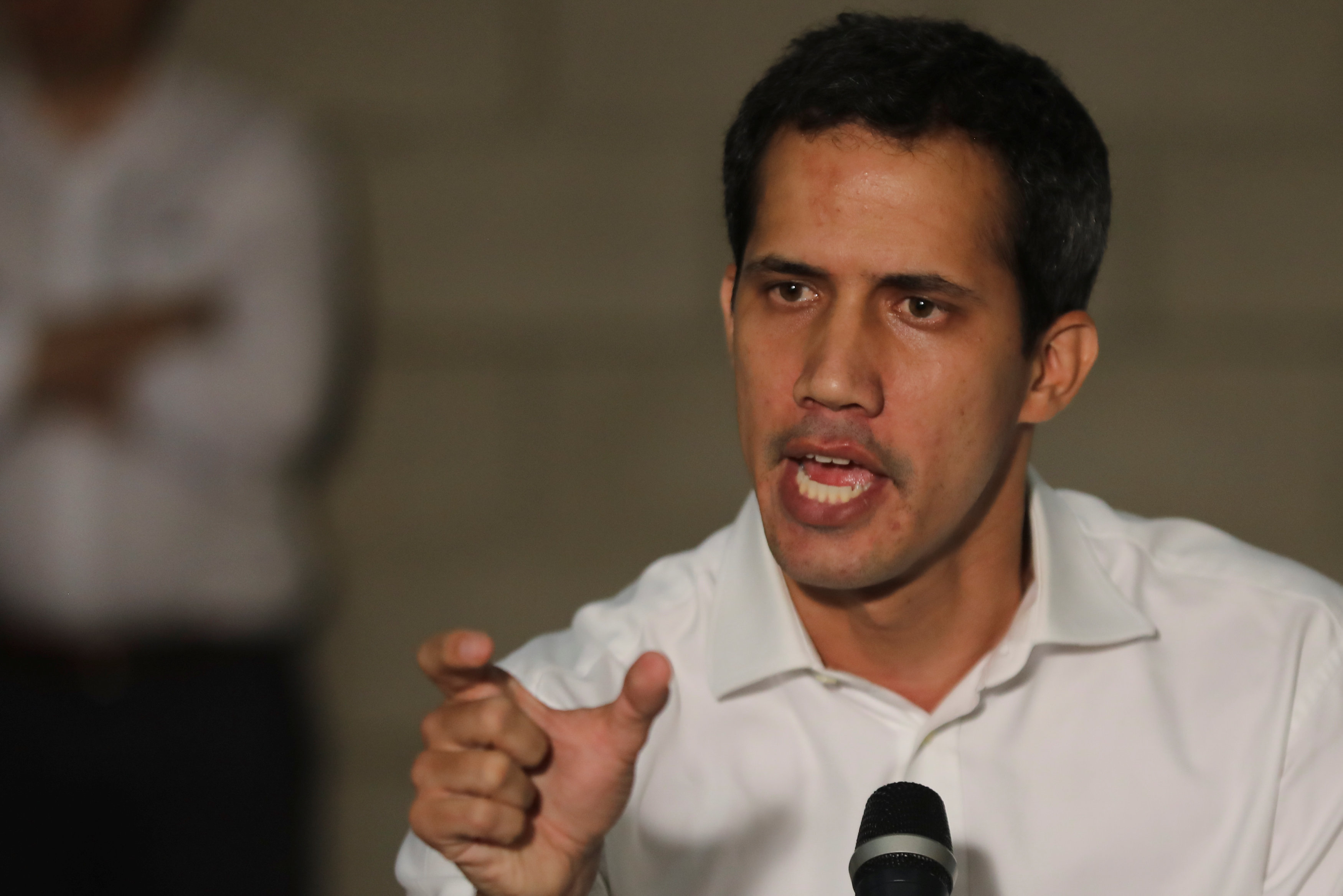 Guaidó sostuvo encuentro con militares que se colocan de su lado