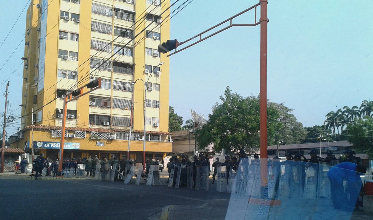 En Barinas GNB obstaculiza calles y avenidas para evitar la marcha por el cese de la usurpación #2Feb