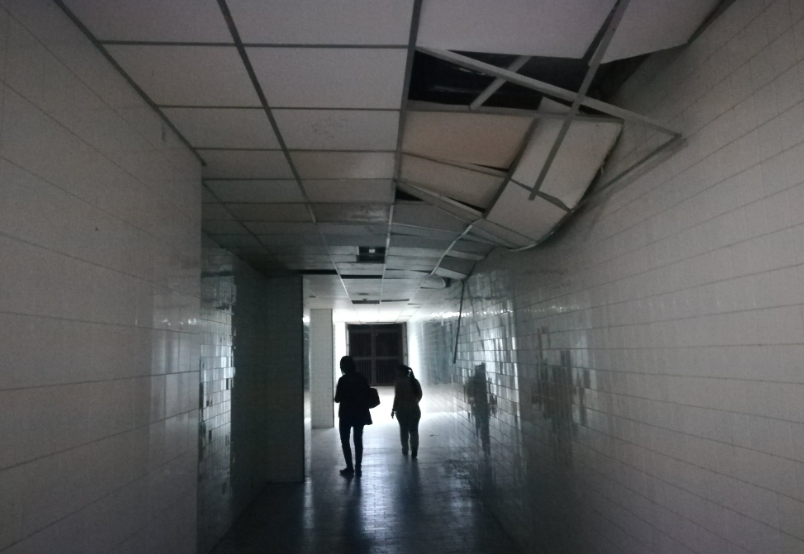 Hospital de Los Teques sin agua, luz, ni medicinas, mientras Maduro impide paso a la ayuda humanitaria (FOTOS)