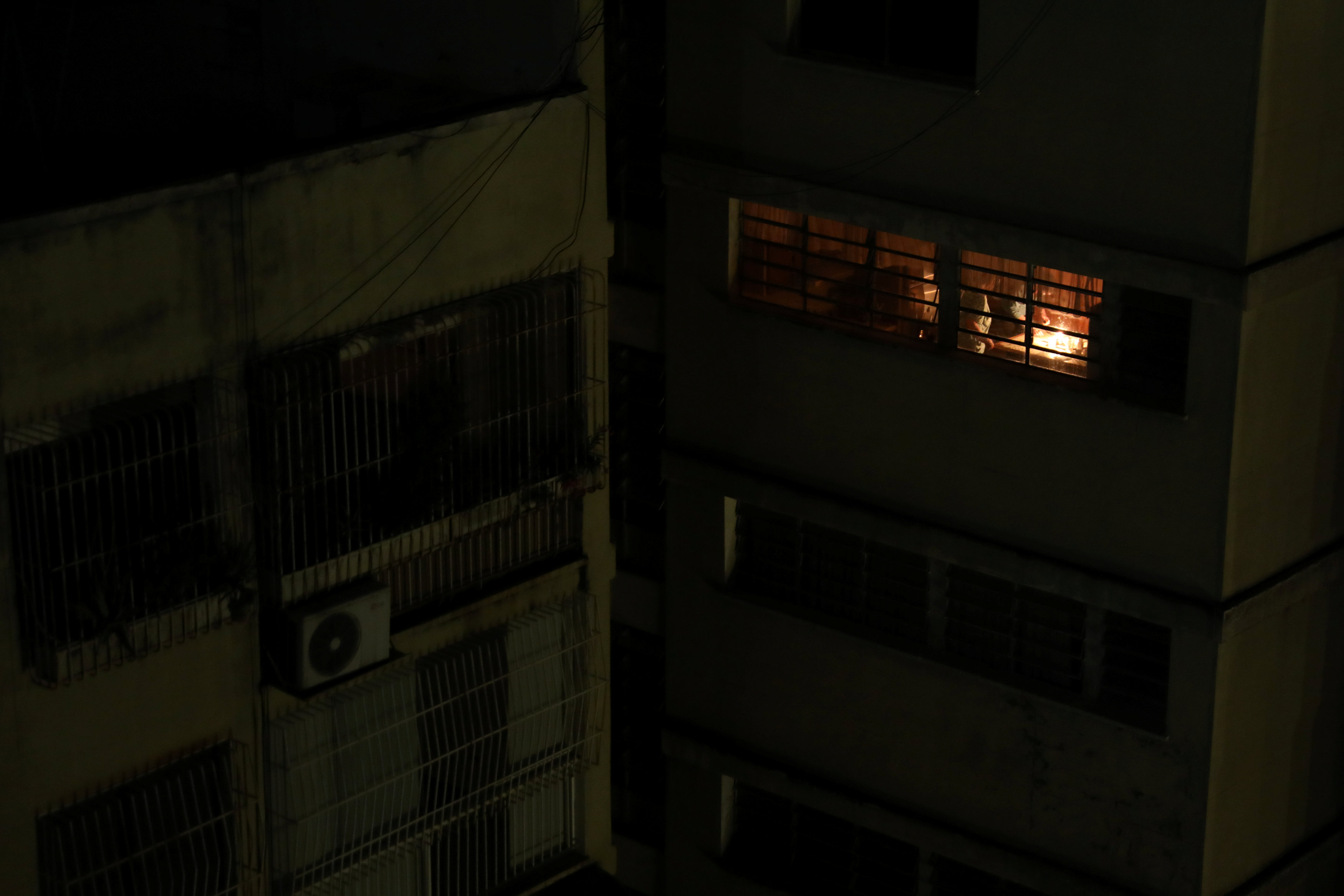 Avivan protestas nocturnas el interior del país, a más de 57 horas de apagón eléctrico #10Mar