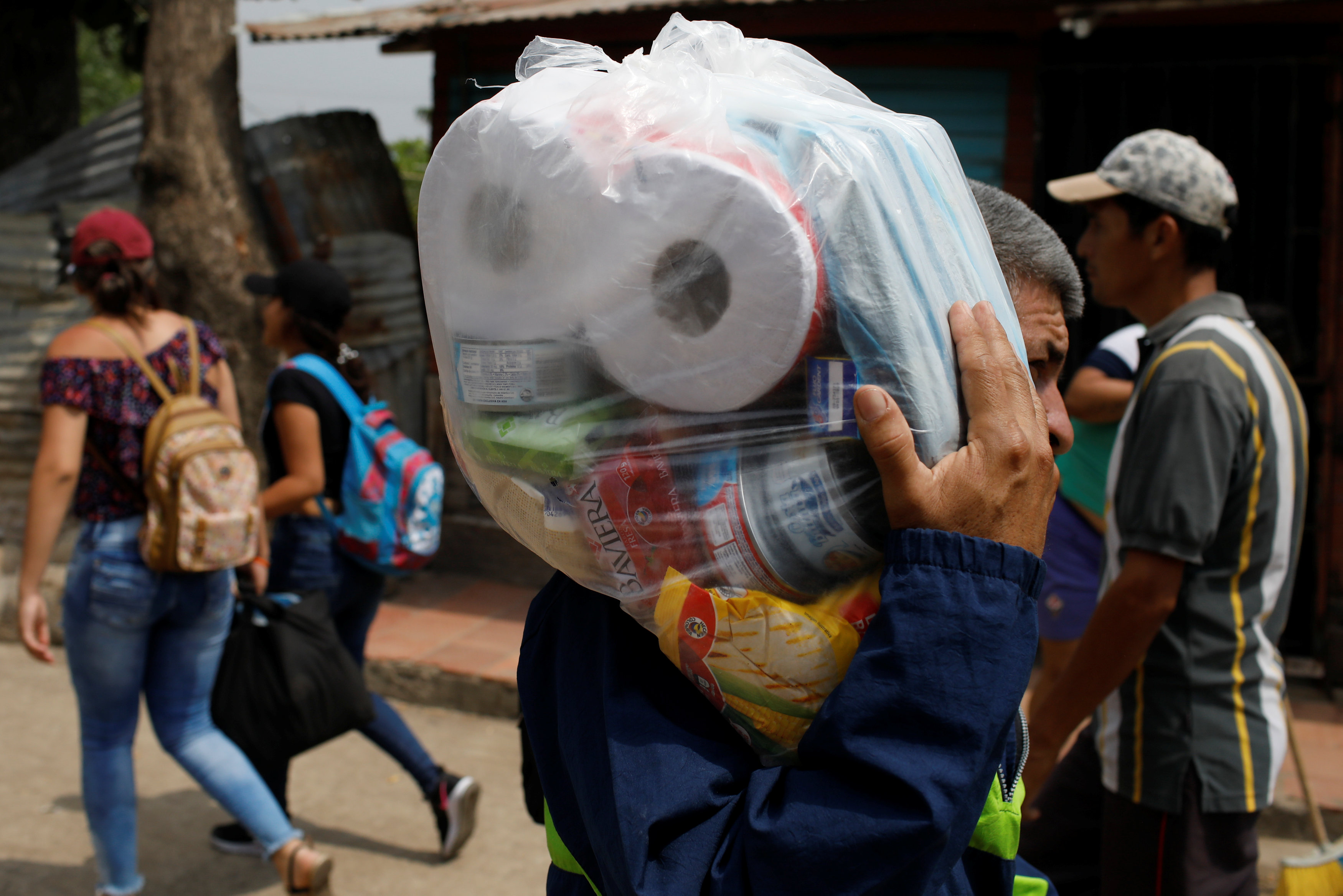 Estudiantes y pacientes pasan a Cúcuta por puentes internacionales de Táchira (Fotos)