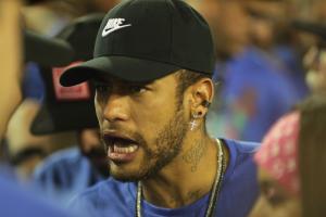 EN VIDEO: Neymar se comprometió a firmar con un equipo dentro de 10 años… te sorprenderás