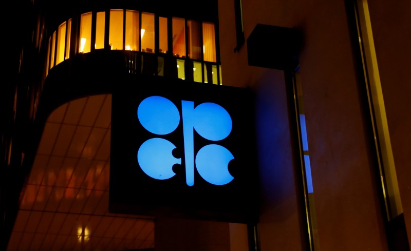 El petróleo se desploma en un mercado expectante ante decisión de la Opep+