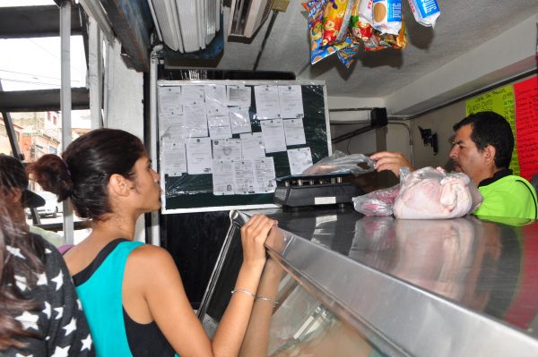 Todos los días incrementan los precios de la carne en Vargas