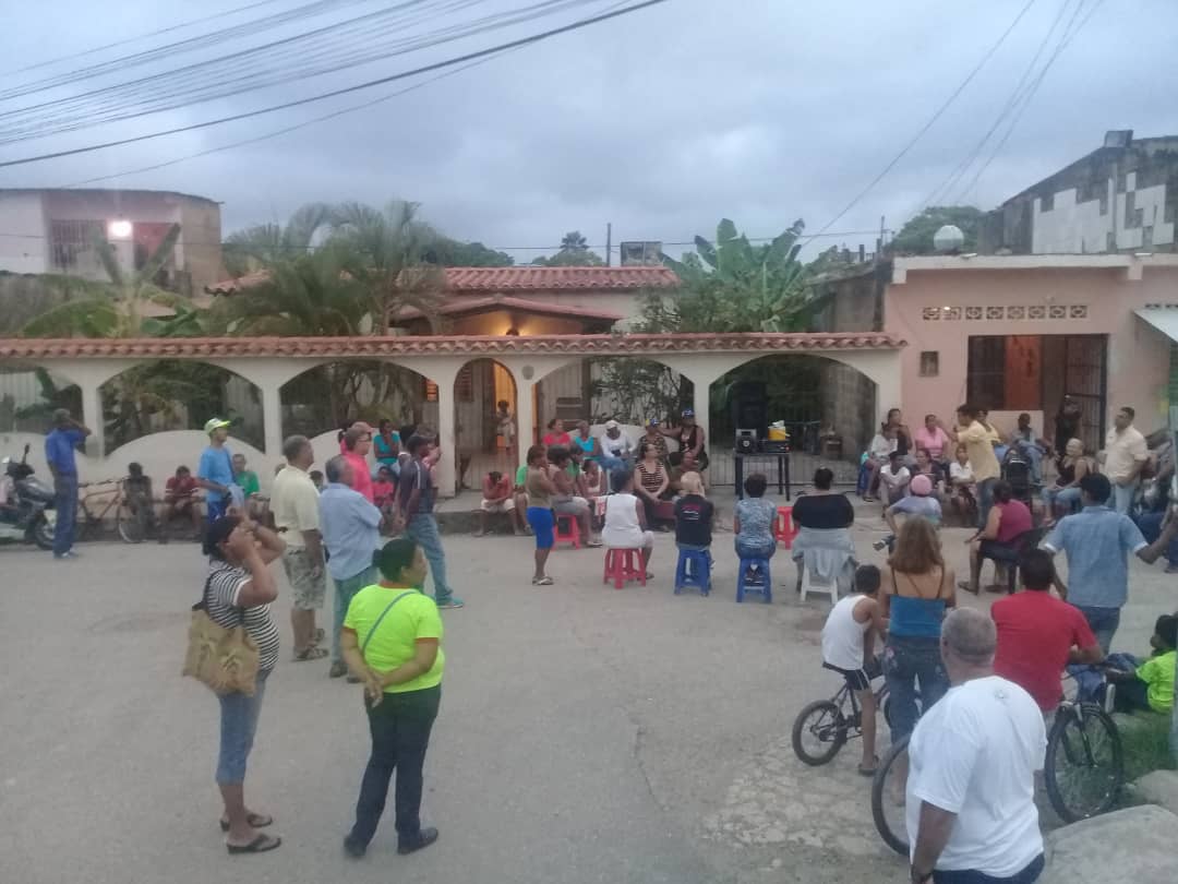 Líderes vecinales y Frente Amplio realizaron Cabildo Abierto en Higuerote