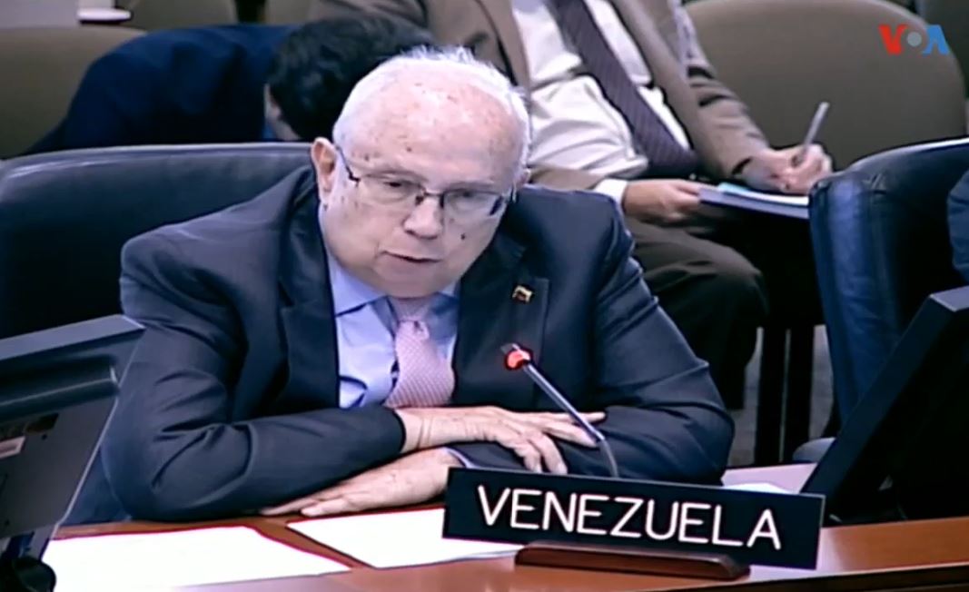 LA FOTO: Gustavo Tarre da su primer discurso como representante de Venezuela en la OEA