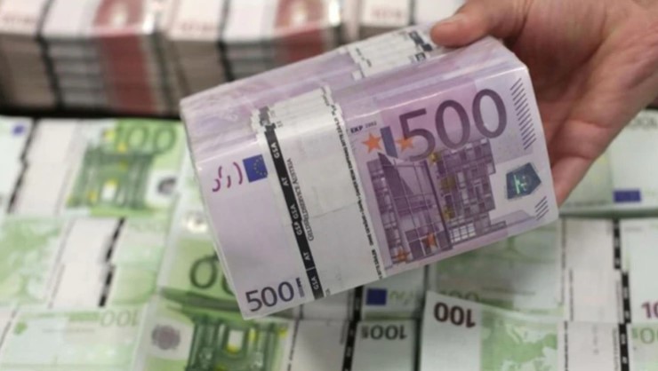 Un alemán recupera una mochila con 16.000 euros que perdió en la calle