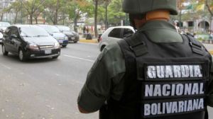 GNB detiene a diez oficiales de la PNB que extorsionaban en la carretera Machiques-Colón