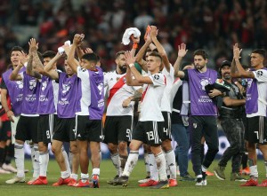 River Plate busca séptimo título internacional en cinco años ante Paranaense de Brasil
