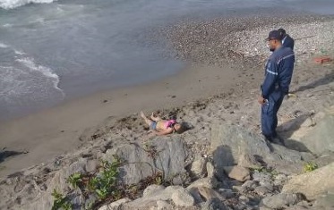 Joven de 17 años muere al bañarse en una playa prohibida en Vargas