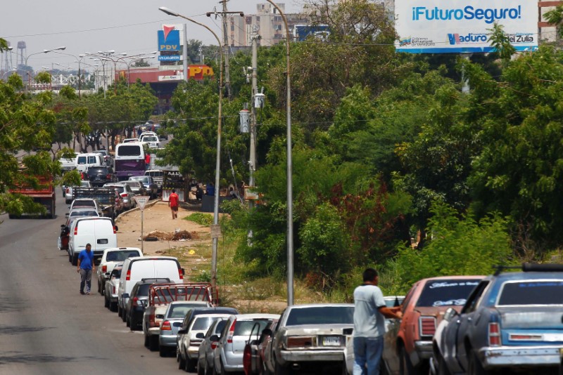 Escasez de gasolina en Venezuela deja un muerto