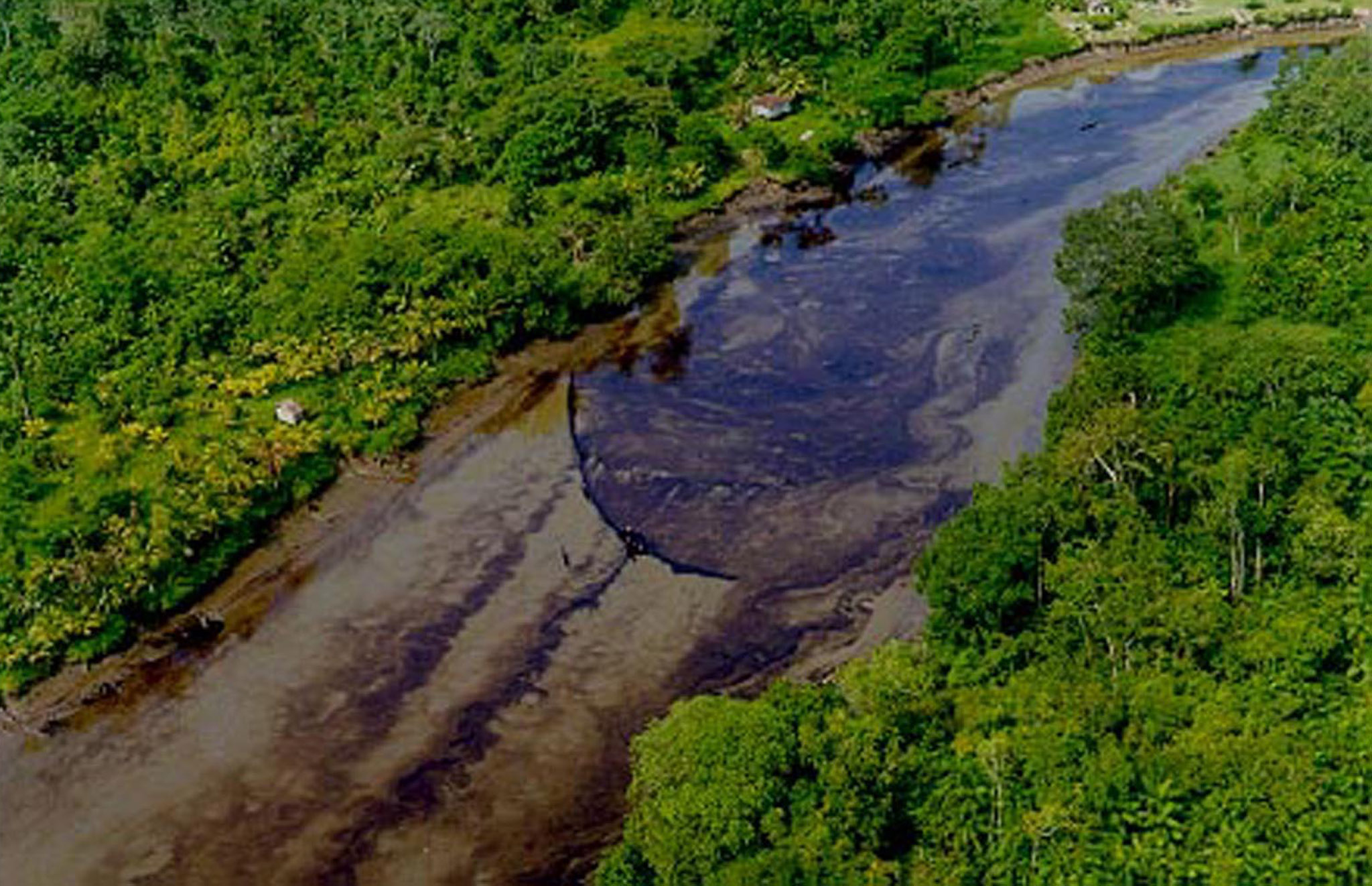 Ataque con bomba destruye oleoducto colombiano cerca de la frontera con Venezuela