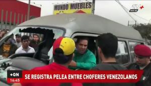 Qué pena… Choferes venezolanos se agarraron a trompadas y pedradas en Perú (VIDEO)