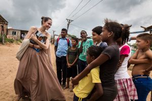 Angelina Jolie visitó La Guajira para conocer la situación migratoria de los venezolanos