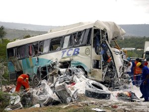 Doce personas murieron en accidente de autobús en Indonesia