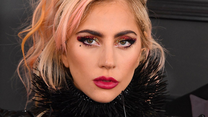 ¡SUSTO! Lady Gaga antes de parapetearse y echarse cuchillo en la cara (FOTOS)