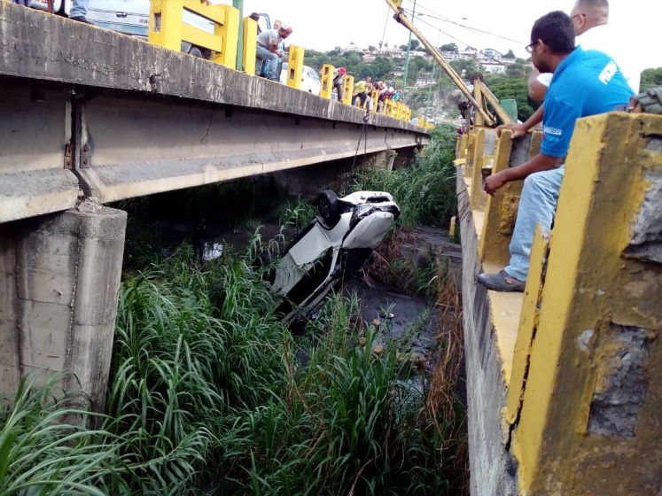 Accidente de tránsito en la Intercomunal Barquisimeto-Cabudare deja una persona fallecida (Fotos)