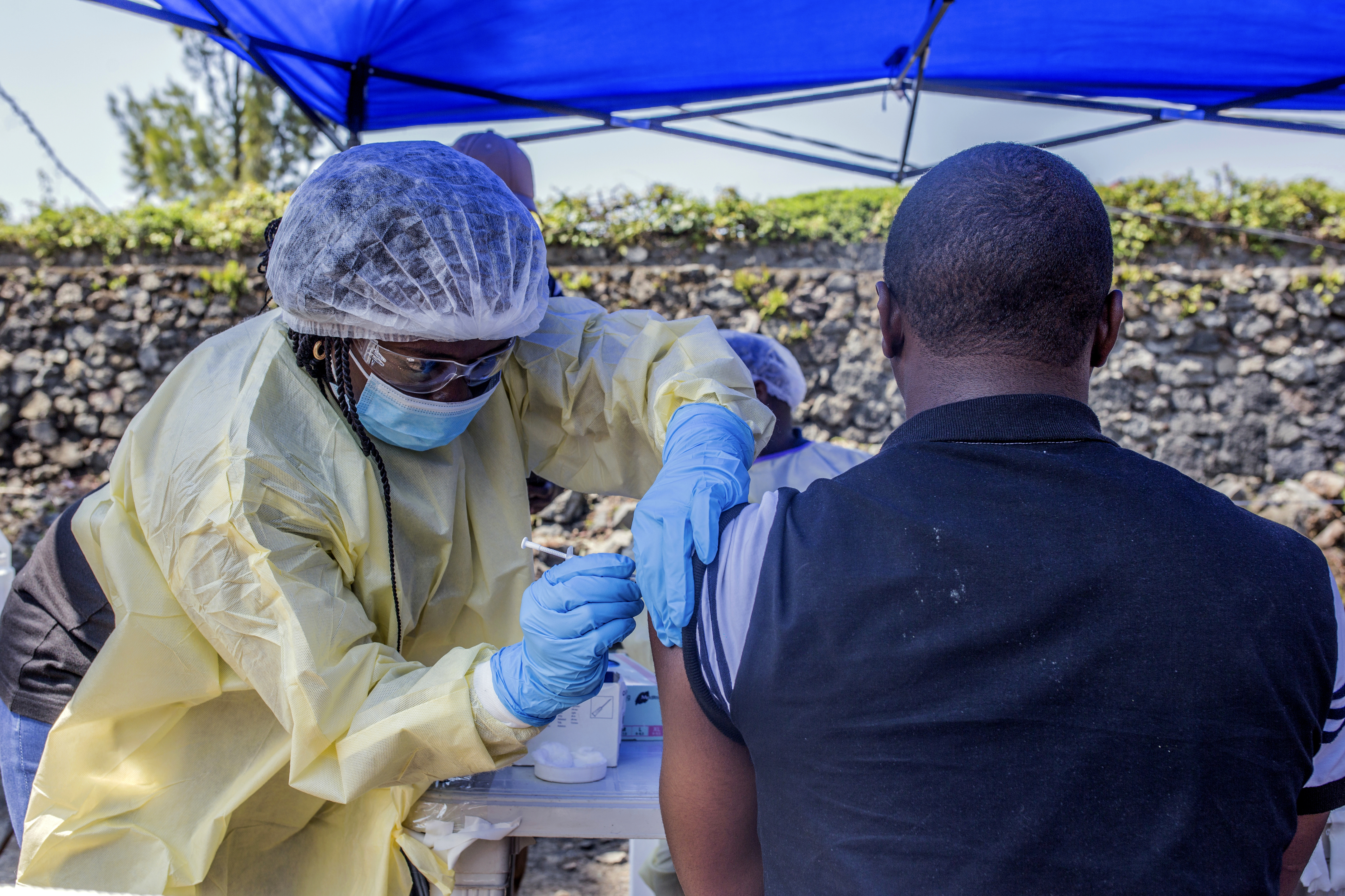 El ébola cumple un año con al menos 1.813 muertos y sin control en el noroeste de Congo