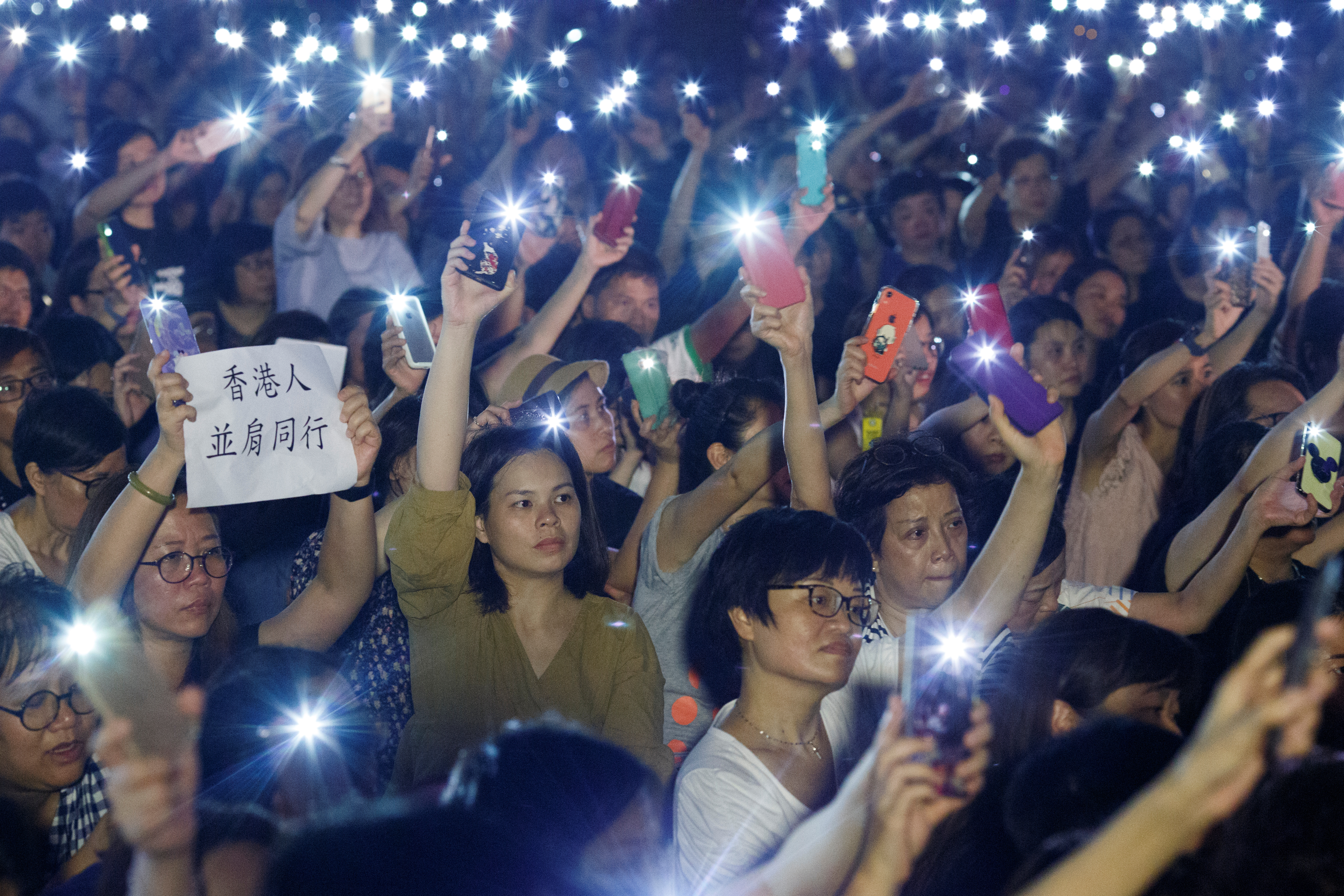 Continúan las protestas en Hong Kong: ahora por las “abuelas bailarinas”