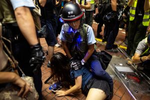 Policía de Hong Kong detiene a seis manifestantes de la marcha contra Ley de Extradición