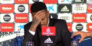 A este crack LE DIO UN YEYO durante su presentación con el Real Madrid (VIDEO)