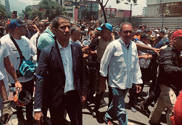 Richard Blanco apoya decisión de Guaidó y deja un recadito al régimen: Pronto pagarán los desmanes cometidos